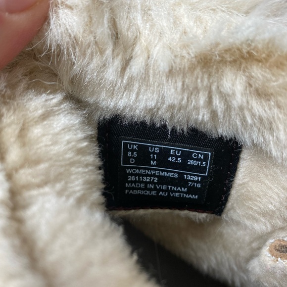 Like New - Clark’s Arctic Venture Winter Boots in Camel - Picture 6 of 9